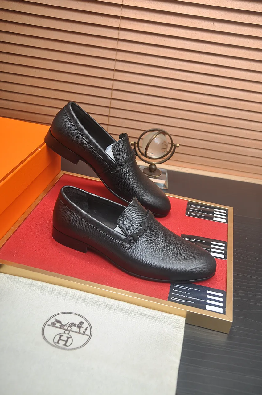 Men's shoes💰540💶[HERMES] (cowhide lining)🍀Italian top luxury🍀He does not pursue novel styles and gorgeous colors, but attracts the favor of successful men with his flawless, elegant and classic style. Formal leather shoes This very comfortable, simple and stable style allows you to easily match any style! The pattern is absolutely 1:1 refined from the original case, and we strive for excellence in materials, imported cowhide + cowhide lining💪💪💪extraordinary texture👍! .Code number: 39-45 (45 customized)